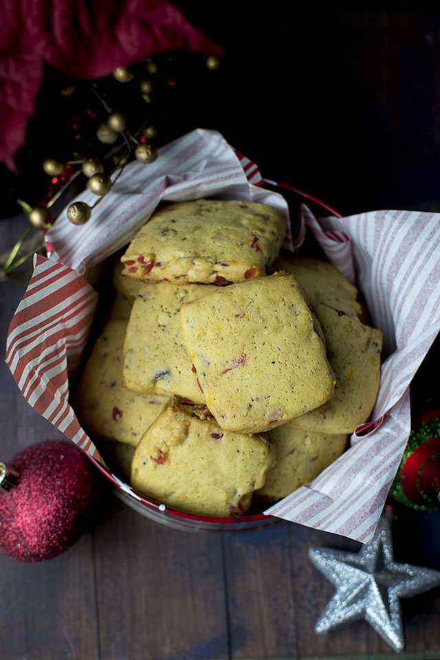 Eggless Cookies with Tutti Fruity