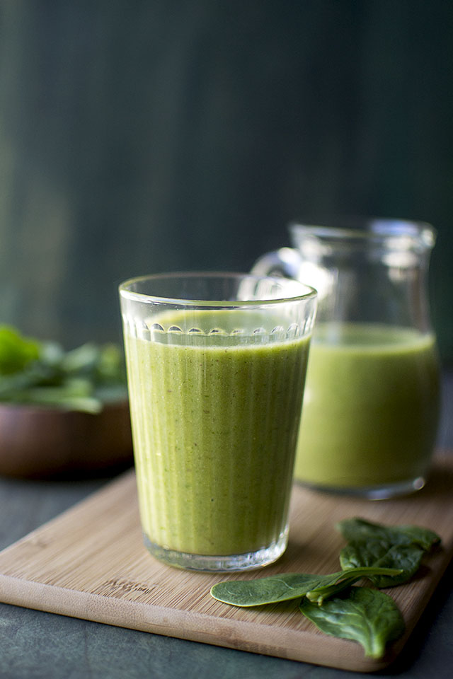Spinach and Mango Green Smoothie