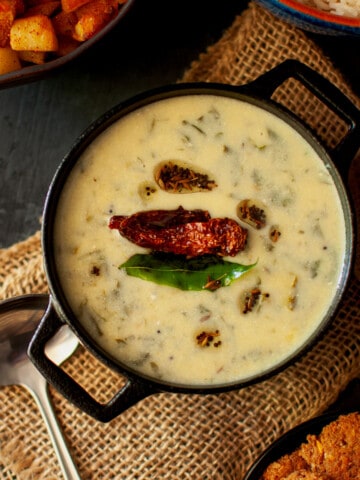 Black pan with kadhi pakoda.