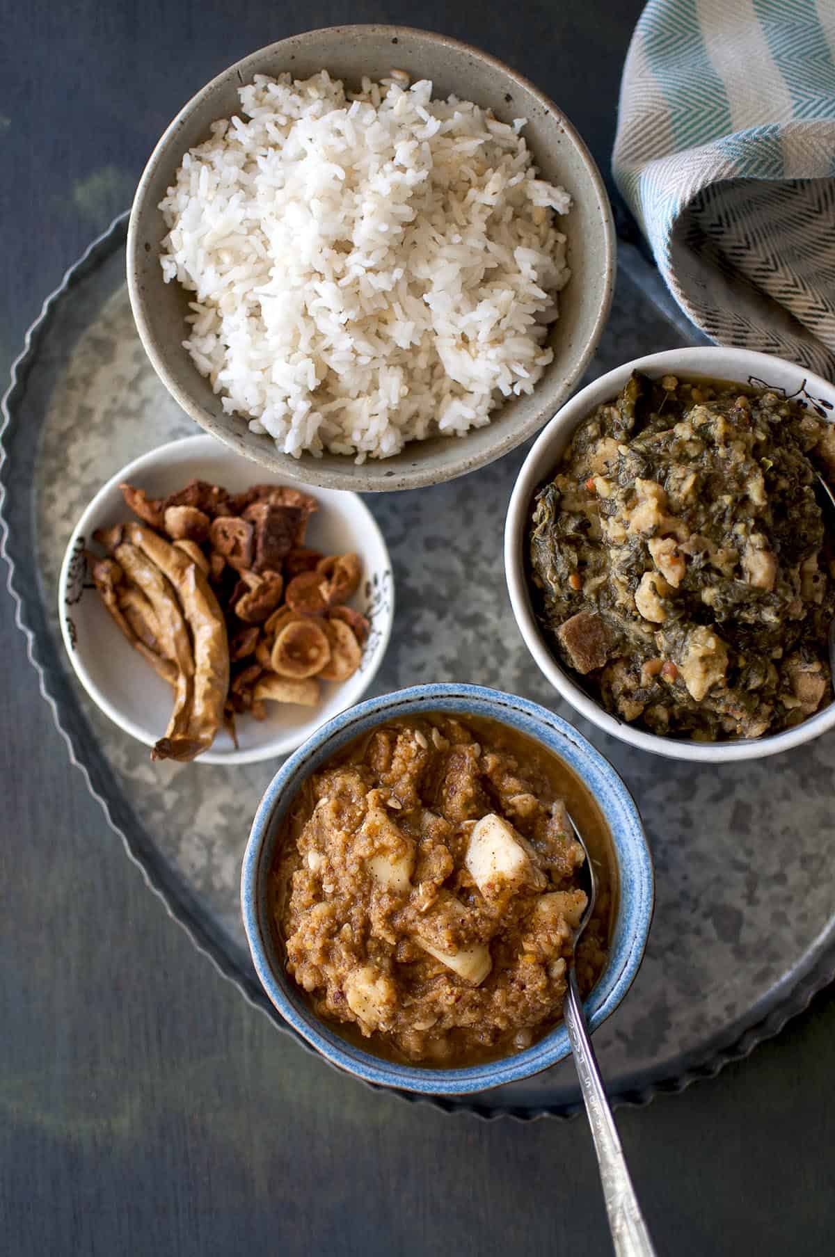 Tray with Andhra meal with bowls of chutney, bachali koora, rice and vadiyalu