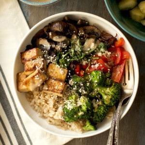 White bowl with brown rice and vegetavles.