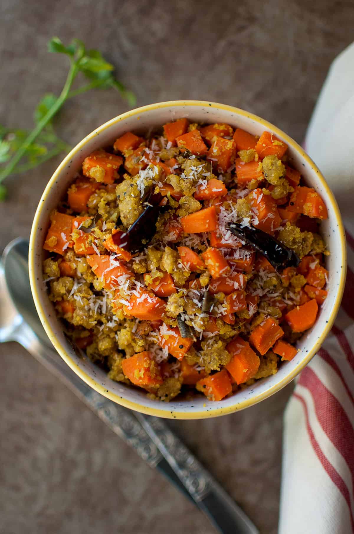 Bowl with carrot usli.