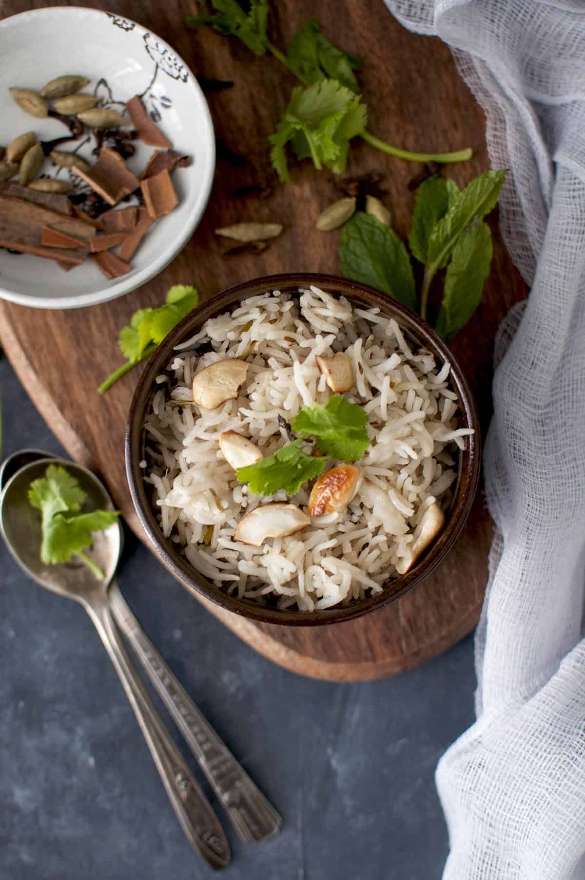 Brown bowl with Bagara rice