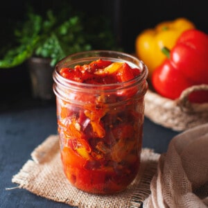 Mason jar with bell pepper pickle.