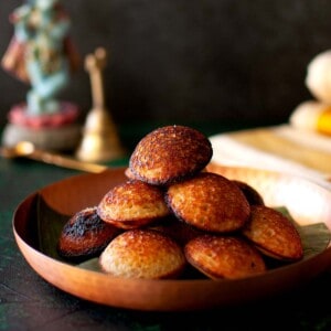 Plate with a stack of unniyappam.