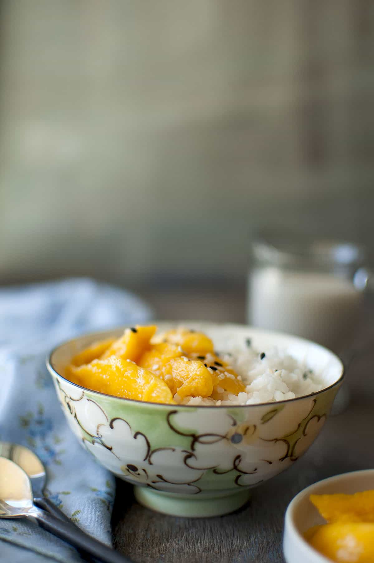 Green bowl with sticky rice with mangoes