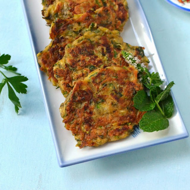 mucver-turkish-zucchini-fritters.1024x1024 /upload/thumbnail1/2025/2/24/228834/thumb2