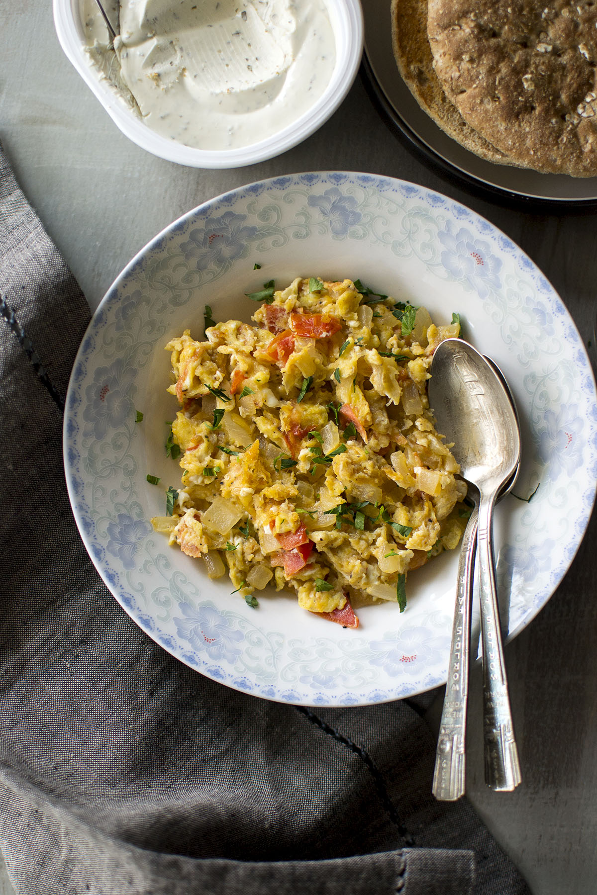 White bowl with balbuljata