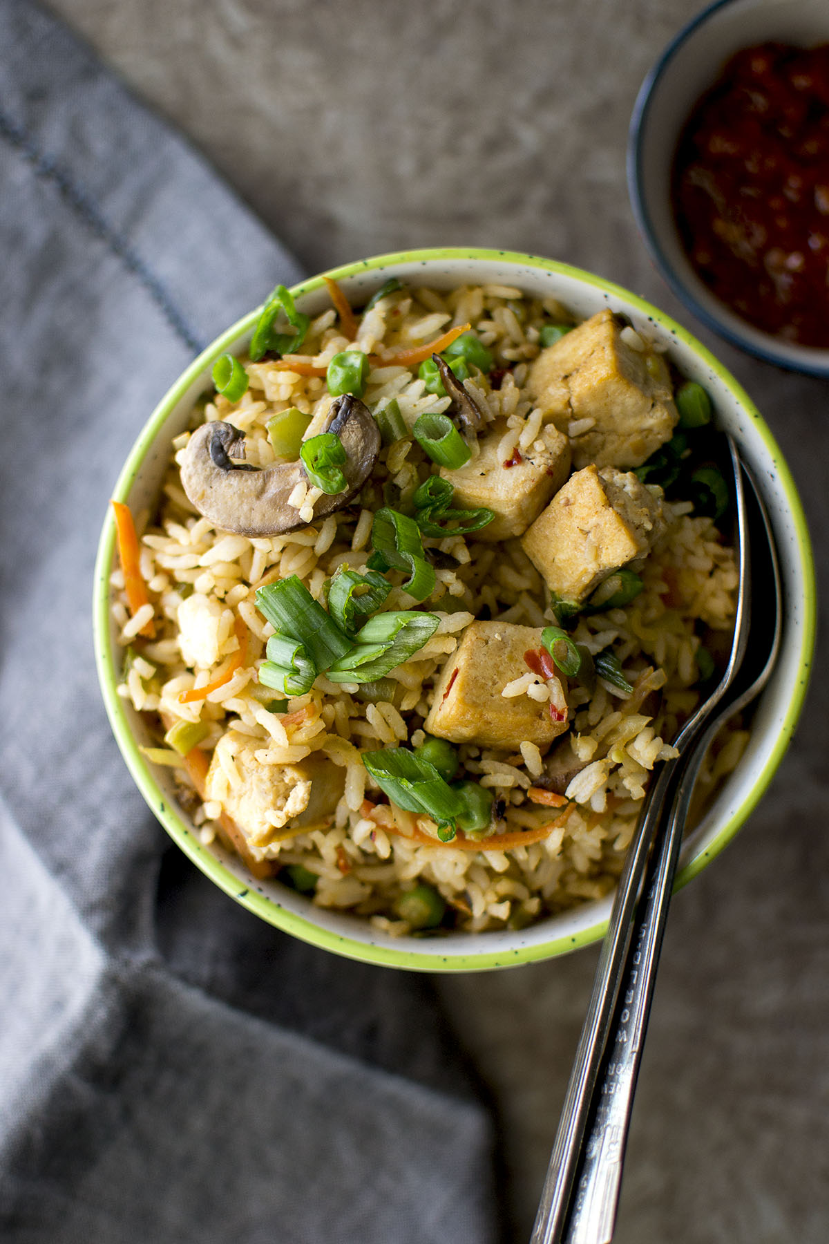 Bowl with fried rice, tofu and mushrooms