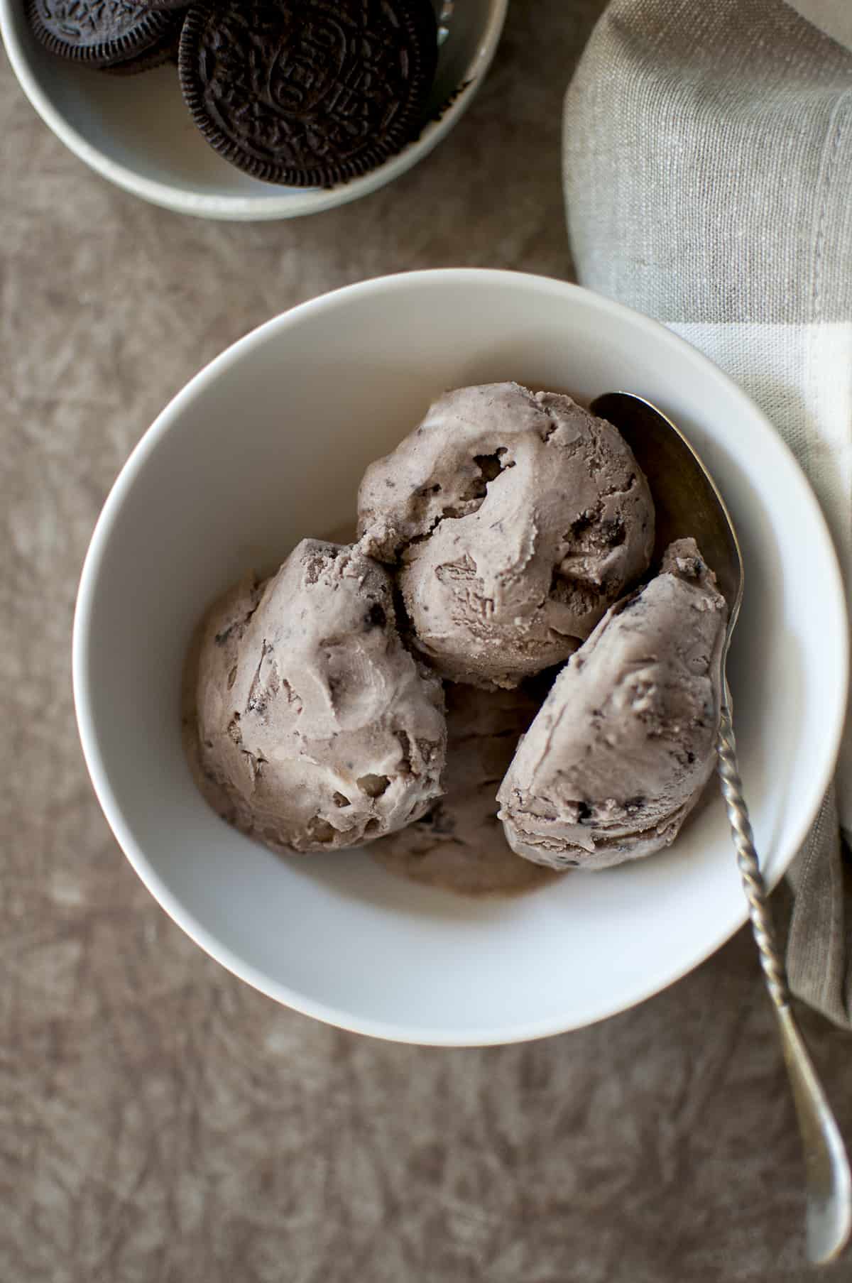 White bowl with 3 scoops of cookies and cream ice cream