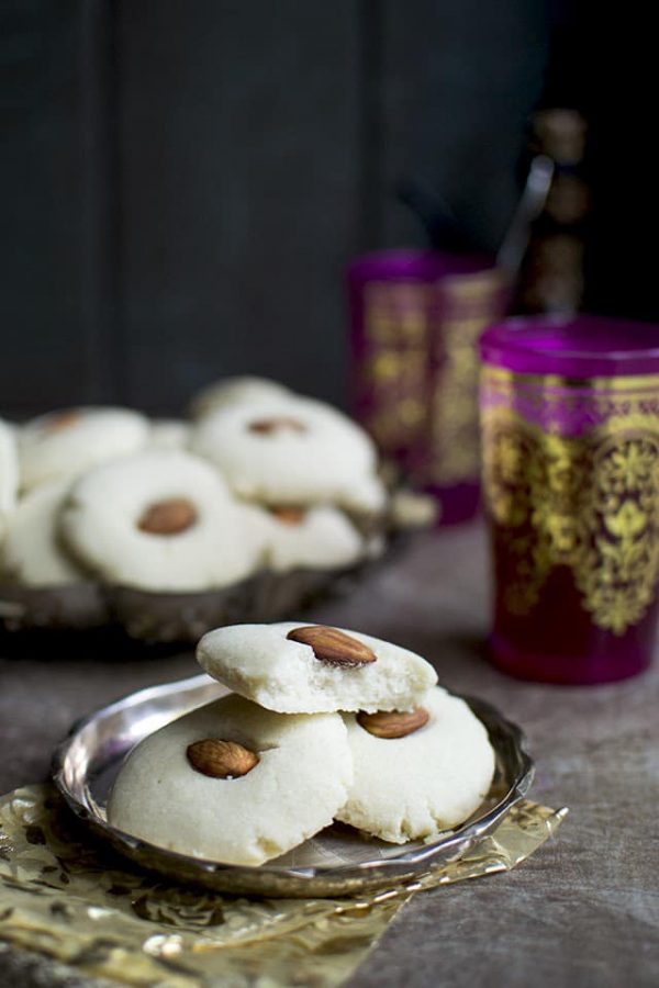 Egyptian Ghorayebah or Ghreybeh Cookies Recipe cookshideout