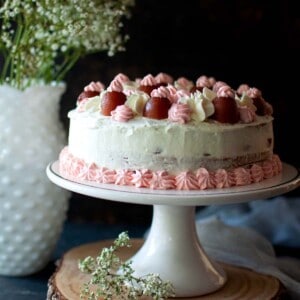 Cake stand with decorated cake