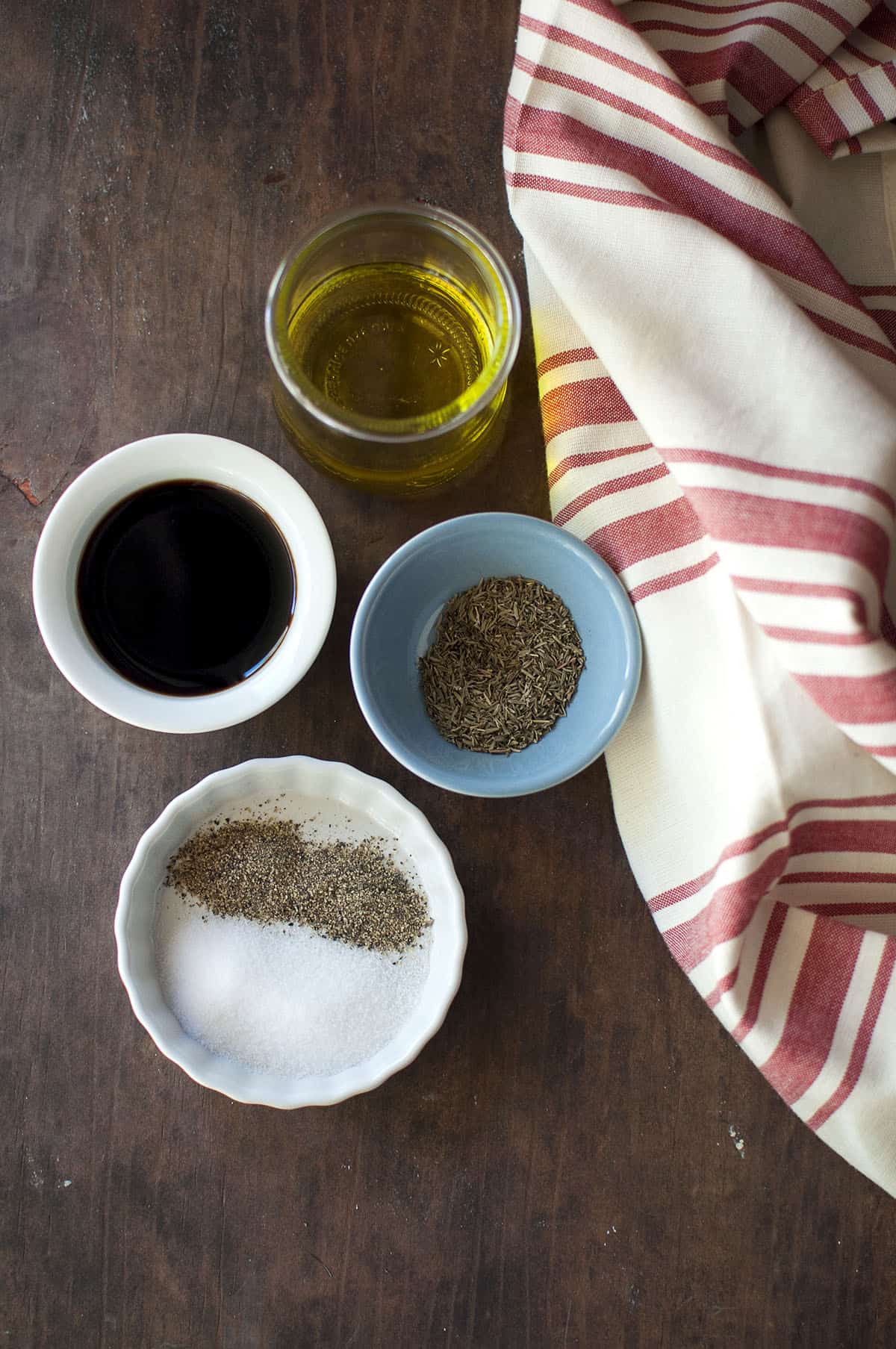 Ingredients for the recipe - olive oil, balsamic vinegar, dried thyme, salt and pepper