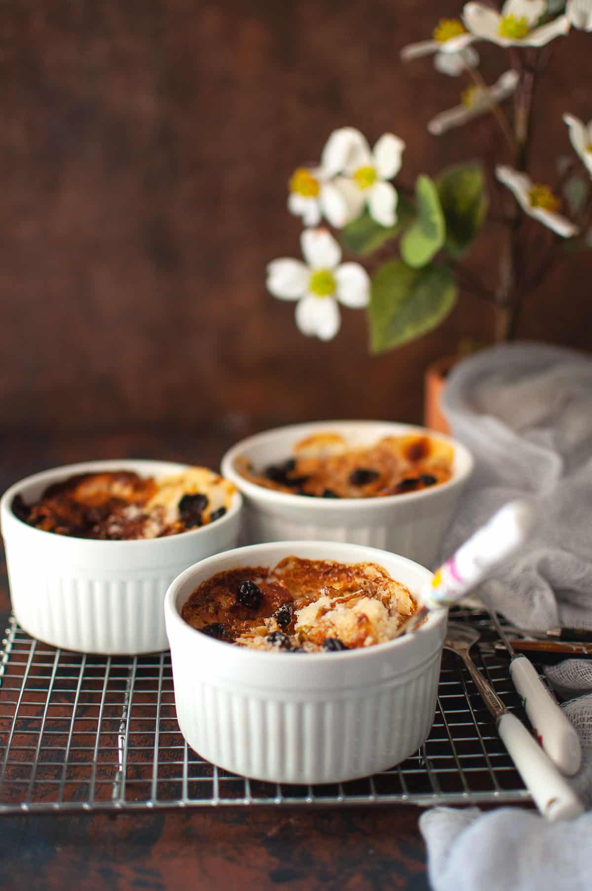 White ramekins with baked Oum ali.