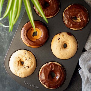 Donut pan with vanilla and chocolate chip donuts.