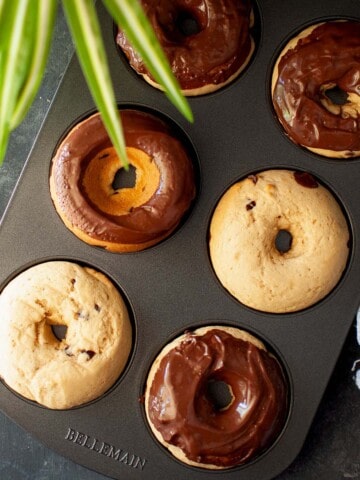 Donut pan with vanilla and chocolate chip donuts.