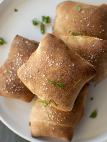 White plate with pizza poppers