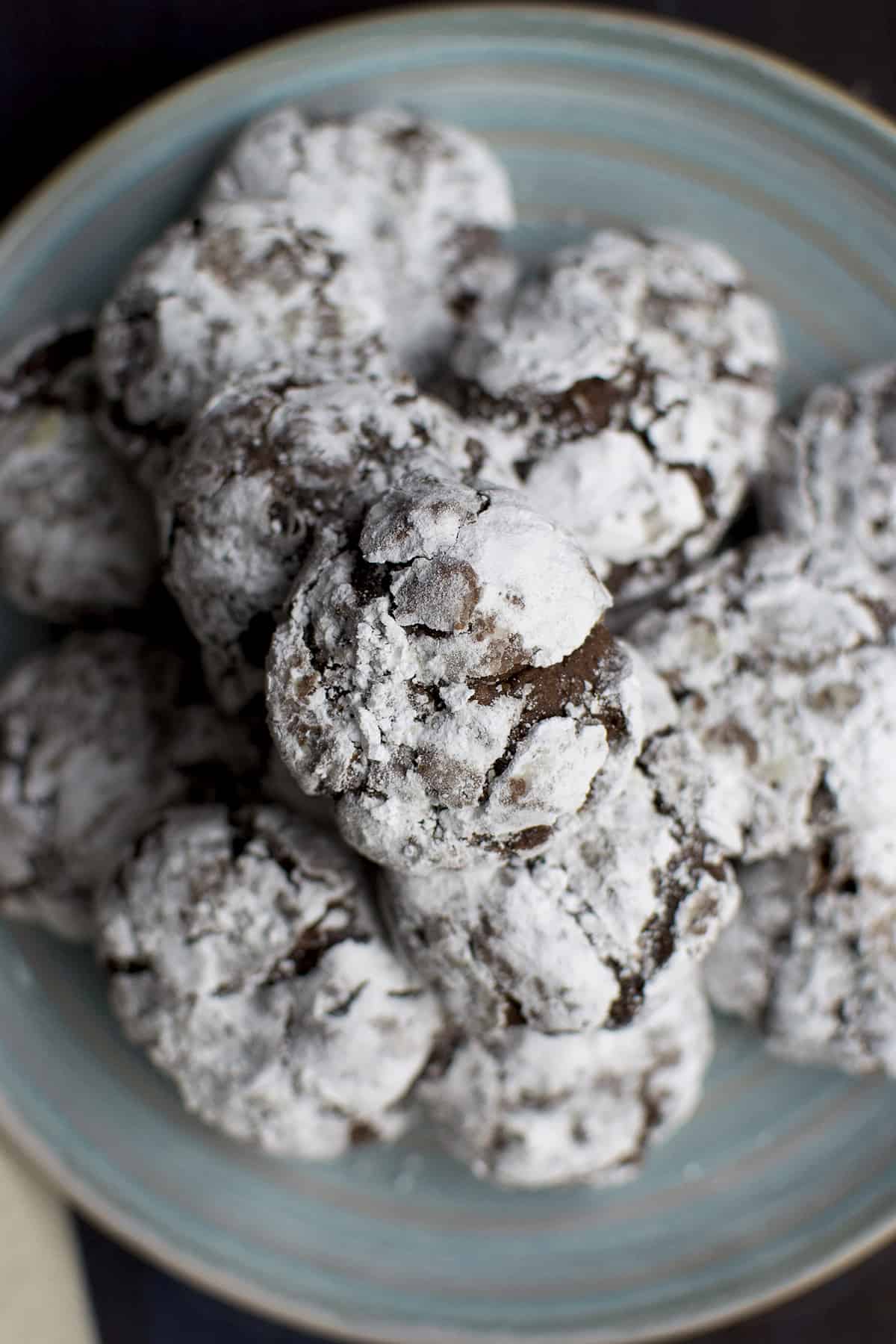 Blue plate with a stack of chocolate crinkle cookies