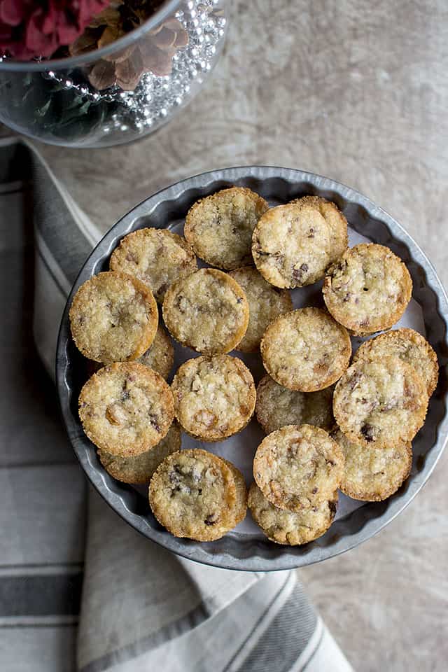 Blondies with coconut, pecans and chocolate