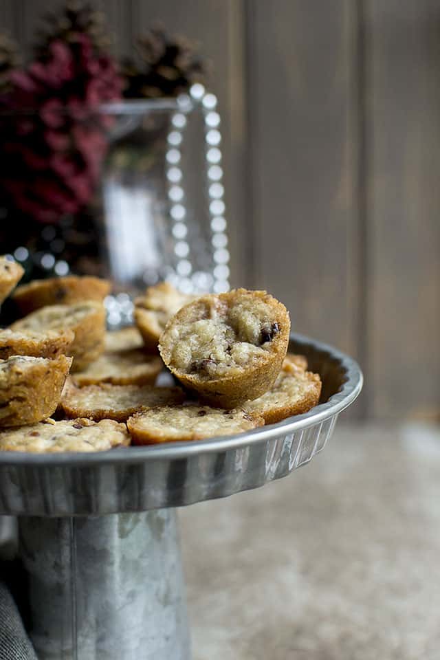 Blondies with coconut, Pecan and Chocolate 