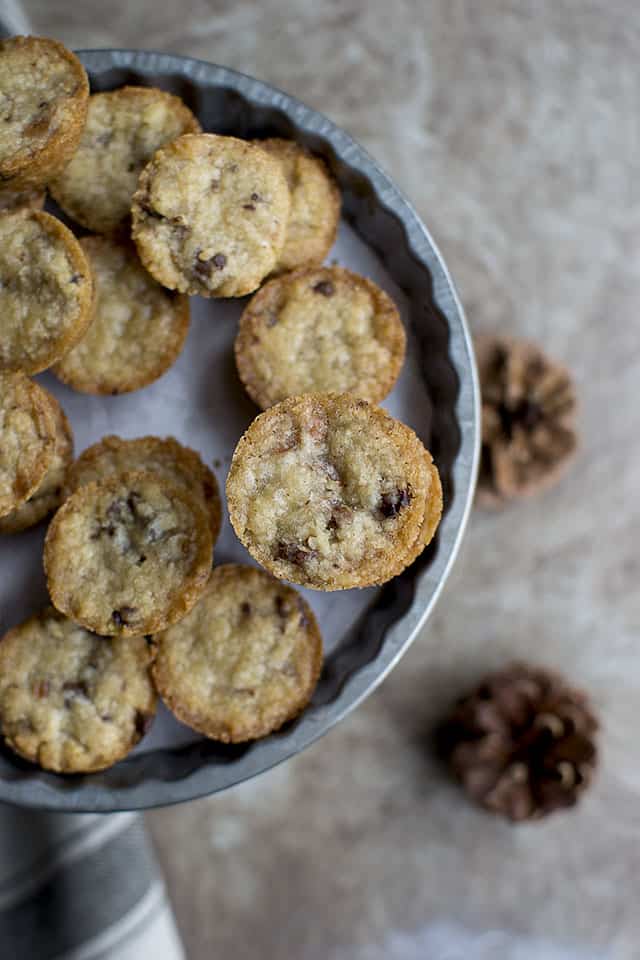 Blondies with Coconut, Pecan and Chocolate 