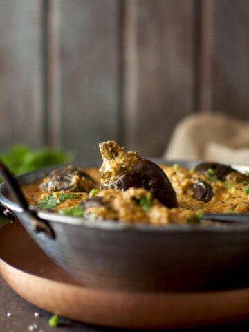 Bowl with stuffed eggplant curry.